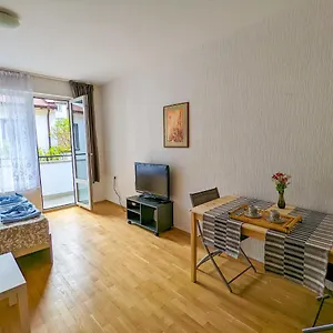 sunny-downtown-studio-in-the-center-of.sofiahotelsbg.com/